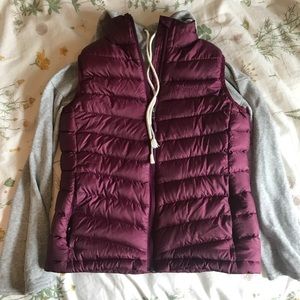 MARMOT 700 FILL maroon puffy vest